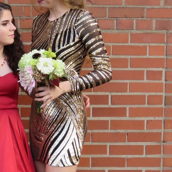 Gold size 6 homecoming dress - Picture 5 of 7
